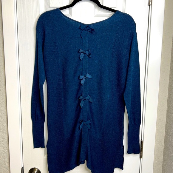 Elle Teal Knit Bow Back Sweater Top Asymmetrical Hem Soft Feminine Fit - Picture 4 of 6